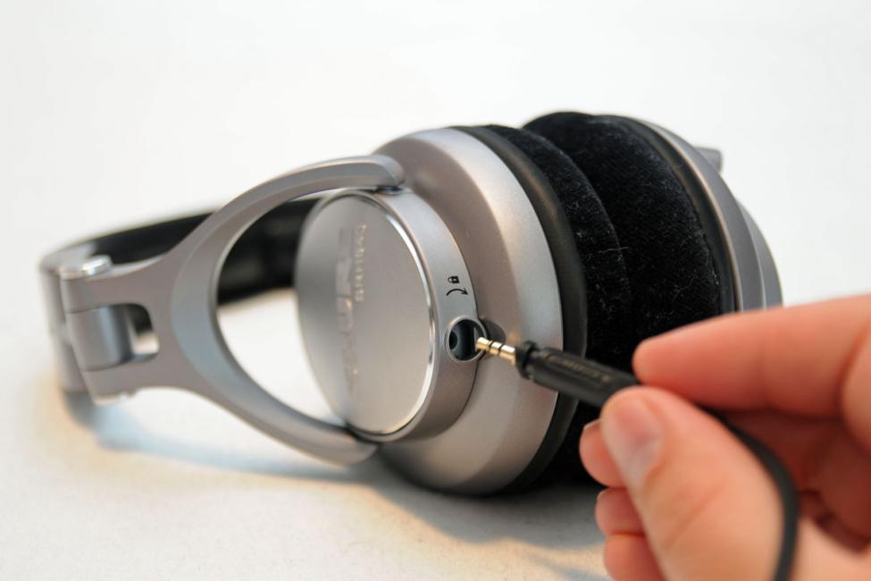 Shure SRH-940_kabelinnfesting.jpg