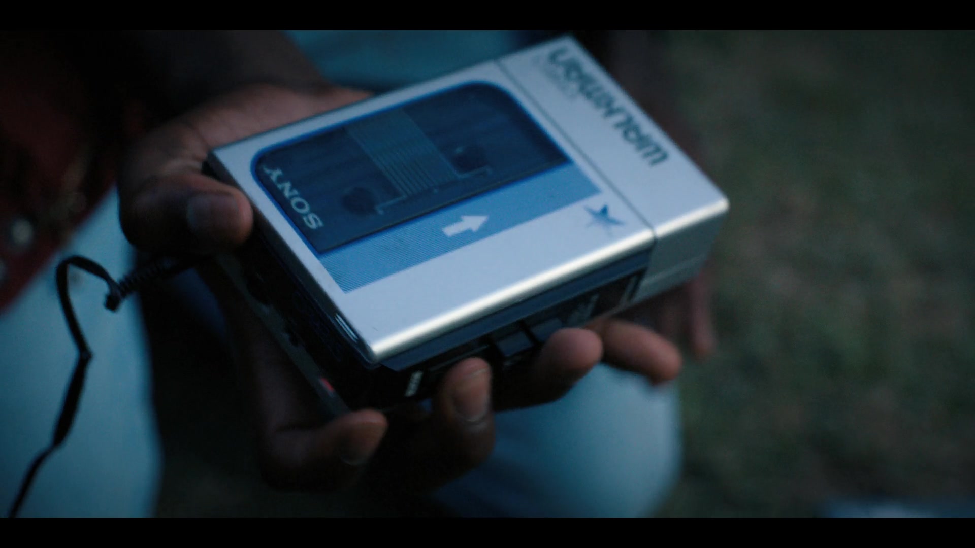 Sony-Walkman-Cassette-Player-in-Stranger-Things-S04E04-Chapter-Four-Dear-Billy-2.jpg