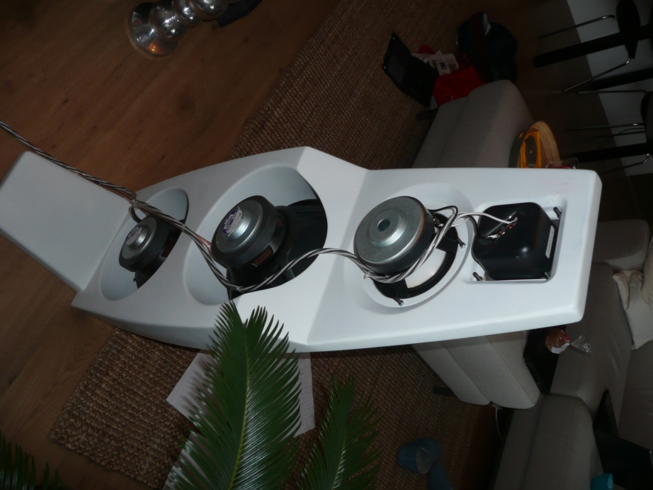 speaker in grondverf achterkant.jpg