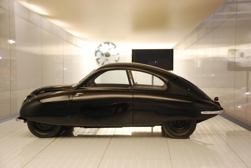 The-1946-prototype-the-original-Saab-in-the-Saab-car-museum-in-Trollhättan-Sweden-2.jpg