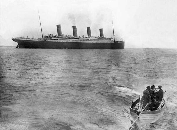 Titanic seiler ut 1912, siste bilde tatt av henne..jpg