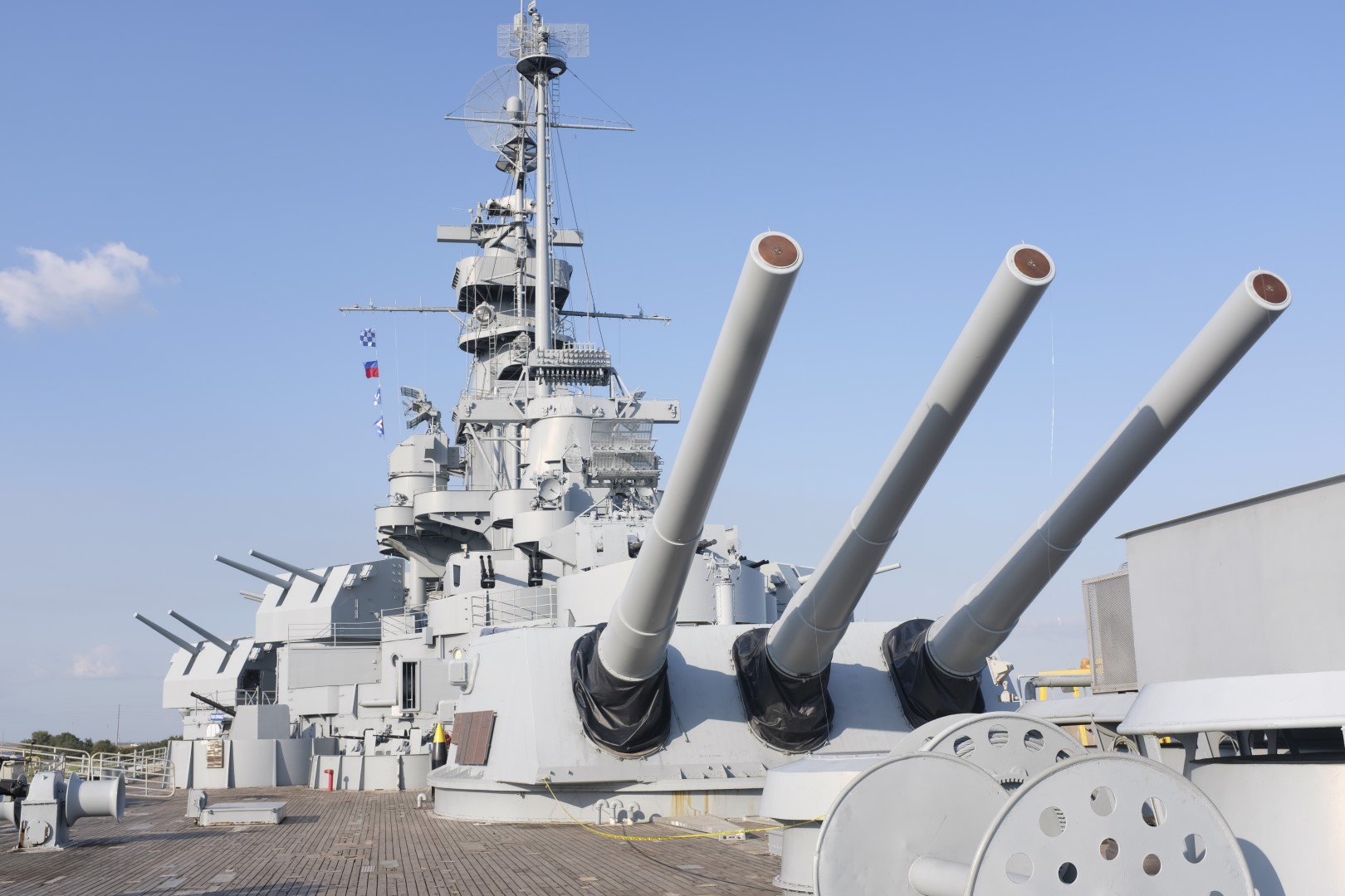 USS_Alabama_Battleship_Gray_1080px.jpg