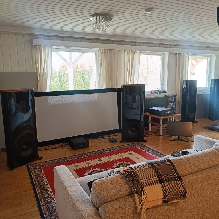 VA C12 with 4 channel amp (Medium).jpg
