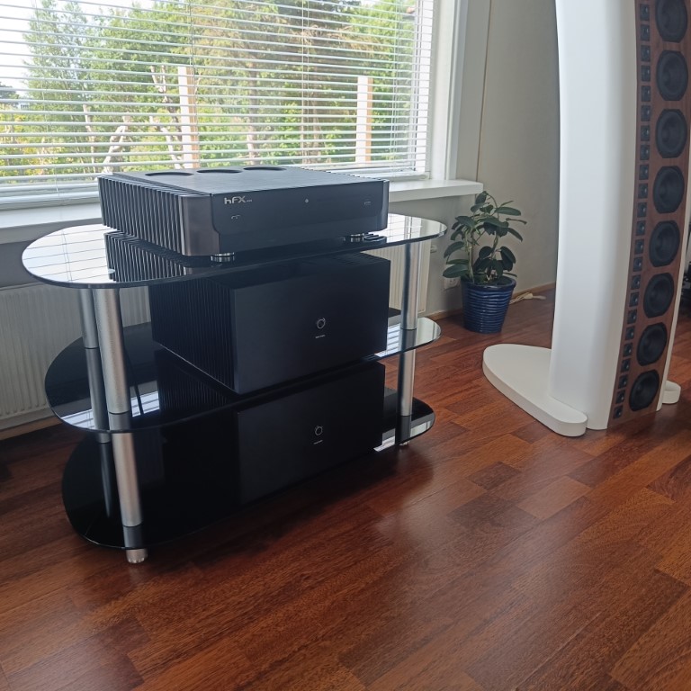 Vera Audio M1600_two in rack and CBT3 (Medium).jpg