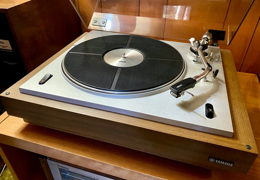 yamaha-yp-701-turntable.jpg