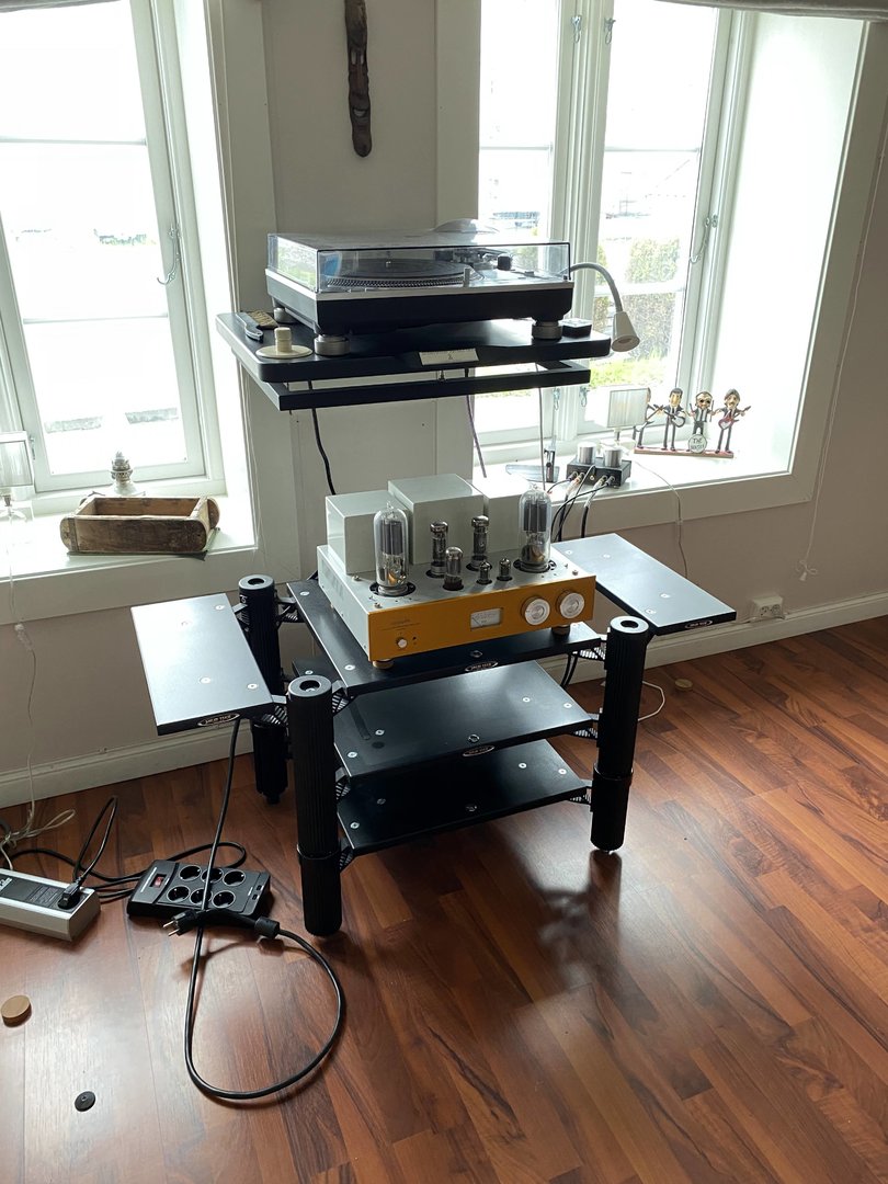 Solid Tech Hybrid rack | Hifisentralen