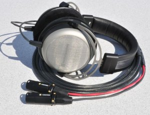 Beyerdynamic_T1_BlackD_1.jpg