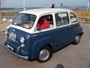 Fiat_600D_Multipla_(1965)_,_Dutch_licence_registration_DM-71-06_pic6.jpg