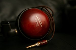 Audio-Technica_ATH-W_ATH-W10VTG_1.jpg