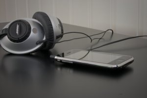 Iphone_Headphones.jpg