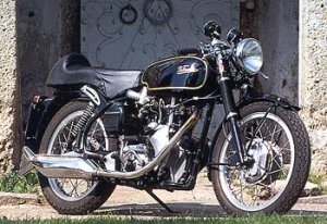 Velocette-Venom-Thruxton-500.JPG