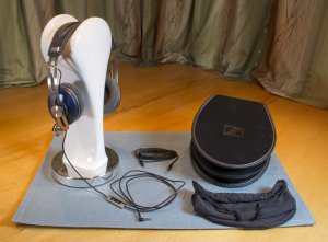 Sennheiser_MomentumOnEar_Photo_Main.jpg