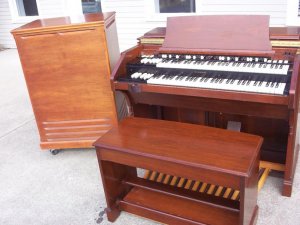 Hammond C3 organ.jpg