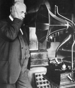 Thomas_Edison_with_phonograph.jpg