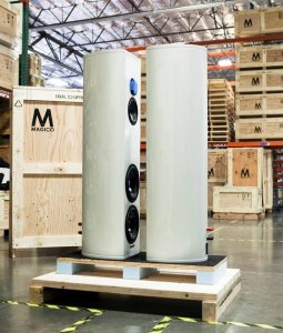 Magico S3 i kasse.jpg