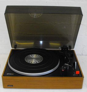 lenco-L62-turntable.jpg