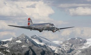 douglas-dc3-dakota-pat-speirs.jpg