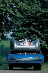 mercedes-renntransporter-the-fastest-racing-car-hauler-in-the-world_03.jpg