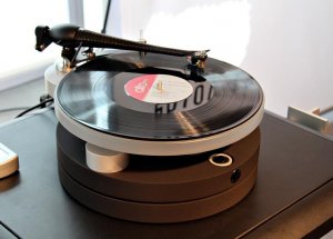 he11_wilsonbenesch_fullcircle_web.jpg