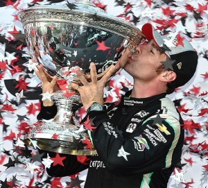 09-19-Pagenaud-Kisses-Trophy-SON.jpg