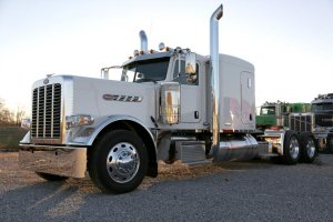 fitzgerald-glider-kits-peterbilt-389-pride-and-class6.jpg