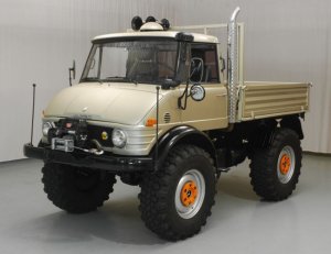 1974MercedesBenzUnimog_01_700.jpg