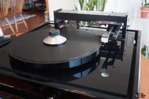 536027-goldmund_studio_turntable_and_t3f_tonearm_system_220v.jpg