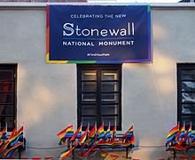Stonewall_Inn_6_pride_weekend_2016.jpg