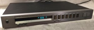 Sanyo AM-FM Stereo Synthesizer Tuner FMT 505 (1).jpg
