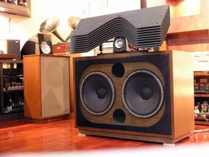 JBL 2395.jpg