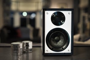 Cyrus_ONE_LINEAR_speakers_hifi_news_jan_2018_ol.jpg