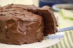mork-sjokoladekake-med-sjokoladesmorkremglasur-1.jpg