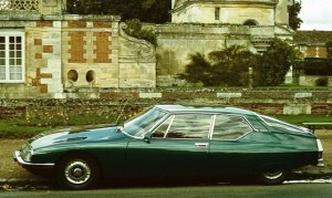 2 - 800px-Citroen_SM_at_Anet.jpg