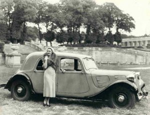citroen-pw Traction med Dame.jpg