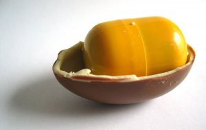 1200px-Kinder_Surprise_halved.jpg