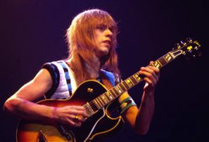 Steve Howe.jpg