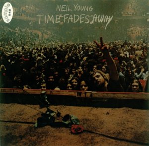 Neil-Young-Time-Fades-Away--444620.jpg