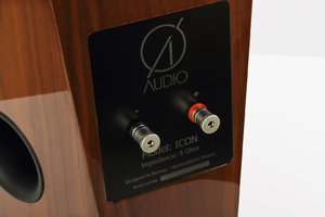 O_Audio_Icon_American_Walnut_HG_4.jpg