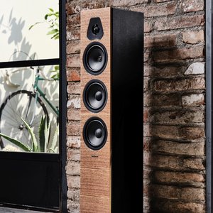 Sonus_Faber_Lumina_III_Wood_Lifestyle_MC1.jpg