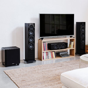 Sonus_Faber_Lumina_III_HighGloss_Black_Lifestyle_MC2.jpg