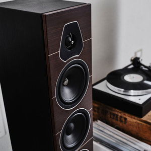 Sonus_Faber_Lumina_III_WengeLifestyle_MC1.jpg