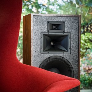 Klipsch_Heritage_Classic_Forte_lifestyle.jpg