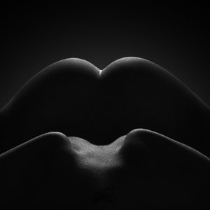 monochrome-3221883_1280.jpg
