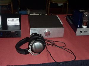 Pic%207--Burson%20Audio%20HD-160%20Headphone%20Amp-DAC%20and%20BeyerDynamic%20T-5P%20Headphone...jpg