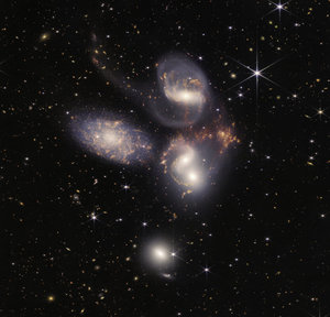 main_image_galaxies_stephans_quintet_sq_nircam_miri_final-5mb.jpg