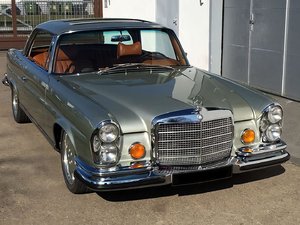 Mercedes-Benz 280 SE 3,5-Litre Coupe V8 (W111) 1970.jpg