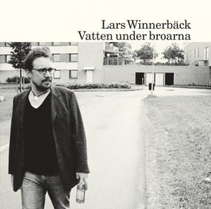 lars_winnerback_vatten_under_broarna.jpg