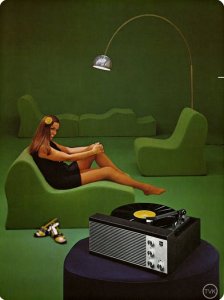 turntablesandgirls_01.jpg